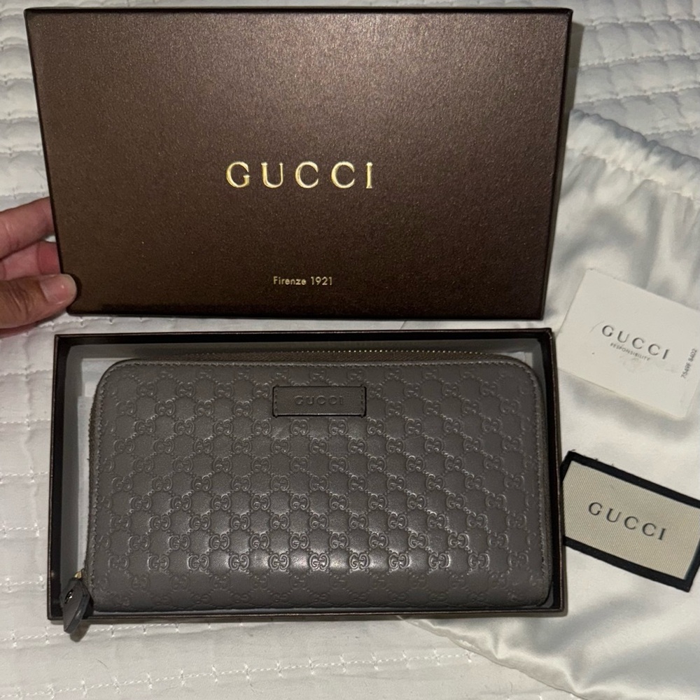 Gucci Silver Guccissima Embossed Leather Wallet – Authentic – With Box & Cards